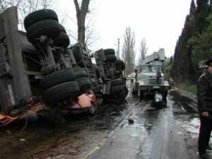 Причиной «кульбита» бензовоза, убившего 2 людей, мог быть груз