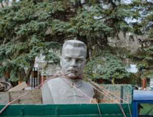 Выпускники ТНУ написали открытое письмо ректору с возмущением по поводу сноса памятника Фрунзе