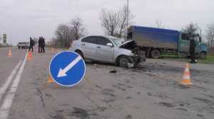 В Джанкое иномарка влетела в ЗИЛ: погиб водитель