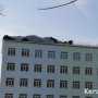 В Керчи ветер сорвал крышу с нового жилого дома для военных