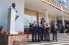 В Симферополе открыли памятник академику Вернадскому