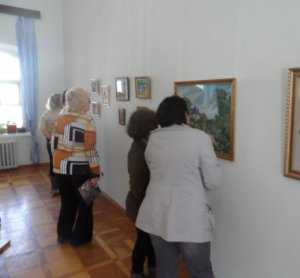 В Симферополе открыли выставку картин из бисера