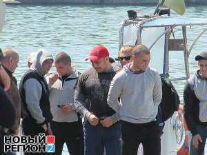 Боевиков из Одессы, захвативших дельфинарий в Севастополе, вывезли морем, опасаясь драки с местными жителями