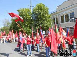 Первомай в столице Крыма: джипы Партии регионов в борьбе с неофашизмом