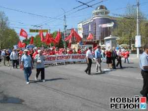 Первомай в столице Крыма: джипы Партии регионов в борьбе с неофашизмом