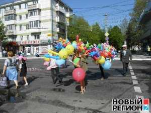 Первомай в столице Крыма: джипы Партии регионов в борьбе с неофашизмом