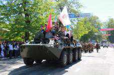 Симферополь отметил День Победы праздничным шествием