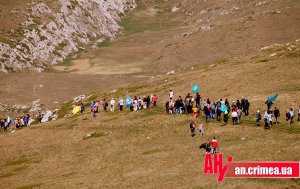 На Чатыр-Даг поднялись и стар, и млад: на крымской вершине почтили память жертв депортации