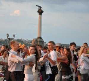 На День города в Севастополе устроят массовое исполнение вальса