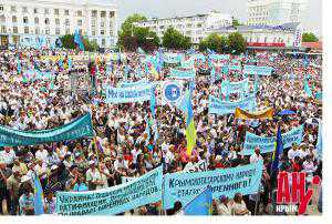 Участники траурного митинга в Симферополе потребовали отставки Могилева