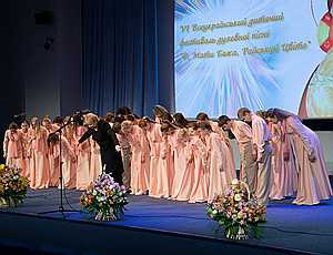 Севастопольских детей из хора «Жаворонок» свозили на фестиваль к главе раскольников Филарету