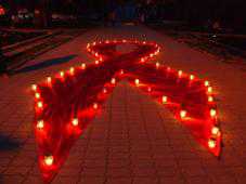 В Столице Крыма зажгли свечи в память об умерших от СПИДа