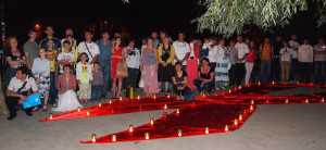 В День памяти людей умерших от СПИДа в центре Симферополя крымчане зажгли сотни свечей