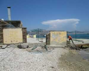 На пляже в Коктебеле демонтировали заборы и кафе