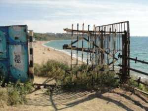 Заборы убрали с пляжей Коктебеля и Севастополя