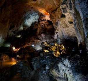 Барды решили устроить концерт в пещере на Чатыр-Даге
