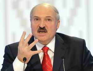 Лукашенко пошутил над Януковичем, забыв о включенном микрофоне
