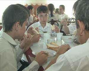В Крыму школьников кормят вредными продуктами — прокуратура