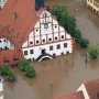 В Германии объявлена эвакуация людей из-за прорыва дамбы на реке Эльба