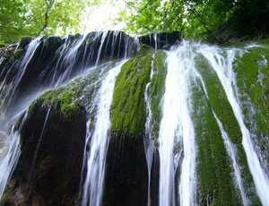 В крымских горах пожилой турист скончался по пути к живописному водопаду