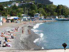 Алуштинская СЭС разрешила работу 38 пляжей