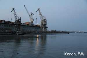Крупная авария в Керчи: затонул плавучий док КСРЗ