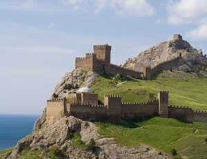 В Судаке турист застрял на скалах Генуэзской крепости
