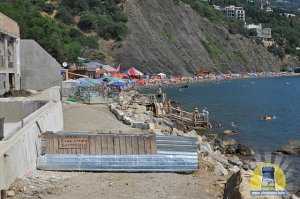 Геншафт усовершенствовал фортификацию «своего» пляжа в Алупке