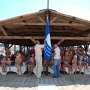 На евпаторийском пляже «Оазис» подняли голубой флаг