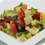 Шеф-повар советует летом резать салаты и жарить овощи