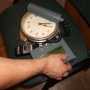 У россиянина отобрали часы с радиацией в крымском аэропорту