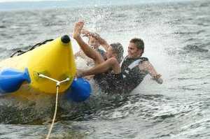 Происшествия на воде в Крыму: подростки пытались спасти утопающего, а «банан» стал причиной травмы