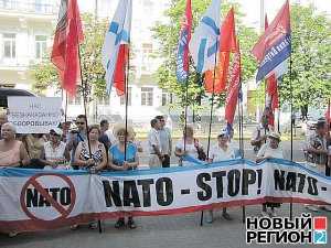 Горсовет Севастополя пикетировали противники учений НАТО «Си Бриз»