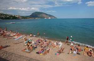 В Крыму функционирует 335 пляжей общего пользования. Вход на них бесплатный, – Александр Лиев