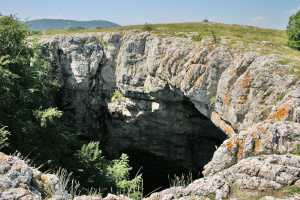 Туристка с сыном упали в крымскую пещеру: ребенок в реанимации