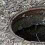 В крымском селе женщина застряла в канализационном люке