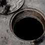 В Армянске двое мужчин отравились сероводородом в канализационном колодце