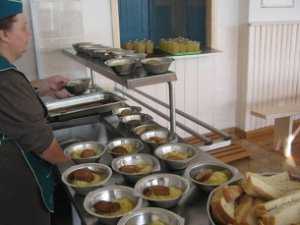 Крымские чиновники наварили 100 тыс. гривен на школьных обедах