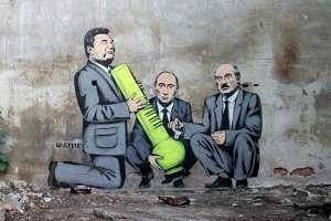 Симферопольский уличный художник заставил президентов России, Украины и Белоруссии курить крэк