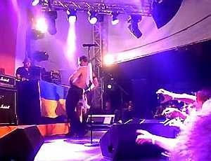 Музыканту Bloodhound Gang на пять лет запретили въезд на Украину за осквернение флага