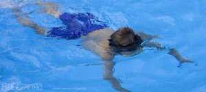 В бассейне евпаторийского пансионата чуть не утонул ребенок
