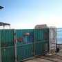 В Ялте снесли новый забор на пути к пляжу в Приморском парке