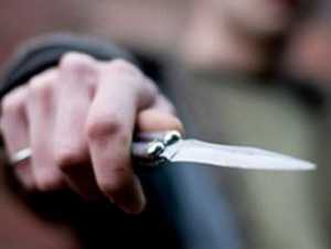 Вооруженый ножом уголовник ограбил двоих подростков в Феодосии