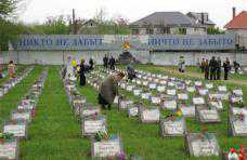 С воинского кладбища в Симферополе убрали рекламные щиты