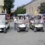 В Феодосии отдыхающих завлекают прогулками на электромобилях