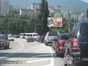 Южнобережное шоссе не справляется с потоком автомобилей