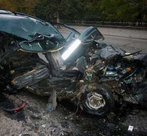 На трассе в Крыму в столкновении двух машин туристов погибли два человека