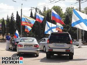 В Севастополе прошёл автопробег в честь дня флага России