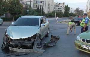 В районе развилки 5-го км столкнулось три легковушки