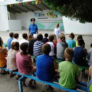 Сотрудники криминальной милиции по делам детей евпаторийского горотдела проводят встречи с детьми
